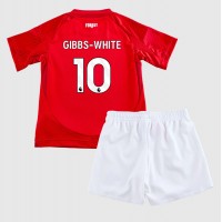 Camiseta Nottingham Forest Morgan Gibbs-White #10 Primera Equipación Replica 2024-25 para niños mangas cortas (+ Pantalones cortos)